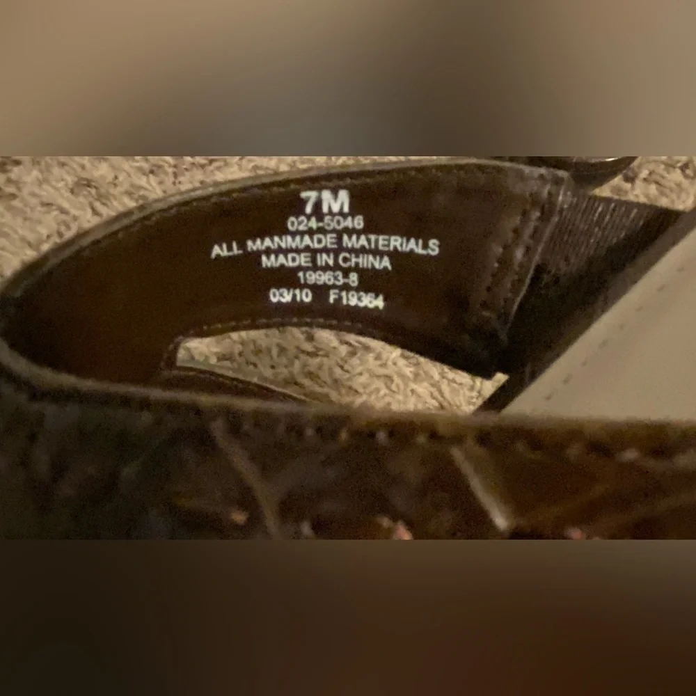 East 5th Brown Crocodile Slide Sandals, 7M